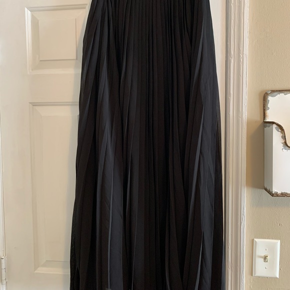 Dainty Jewell’s Pleated skirt black - Picture 2 of 5